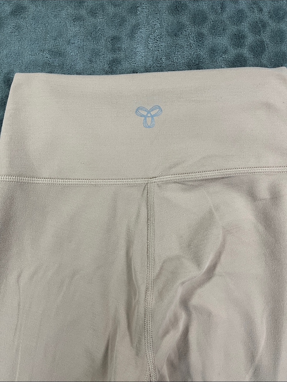 Aritzia TNA Activewear High-Waist Leggings in Light Beige - Picture 7 of 7